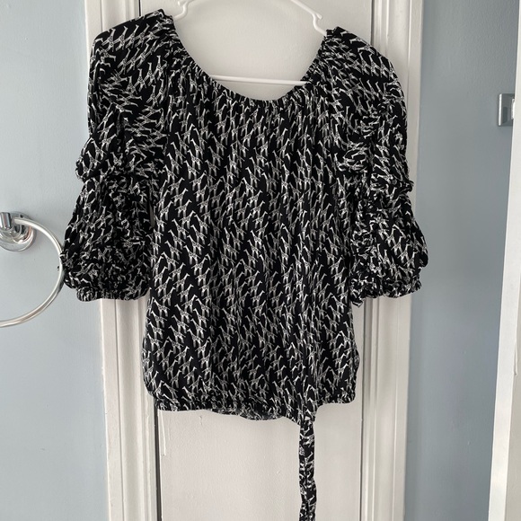Coco Bianco Tops - Coco Bianco Elegant Black and White Off the Shoulder Top